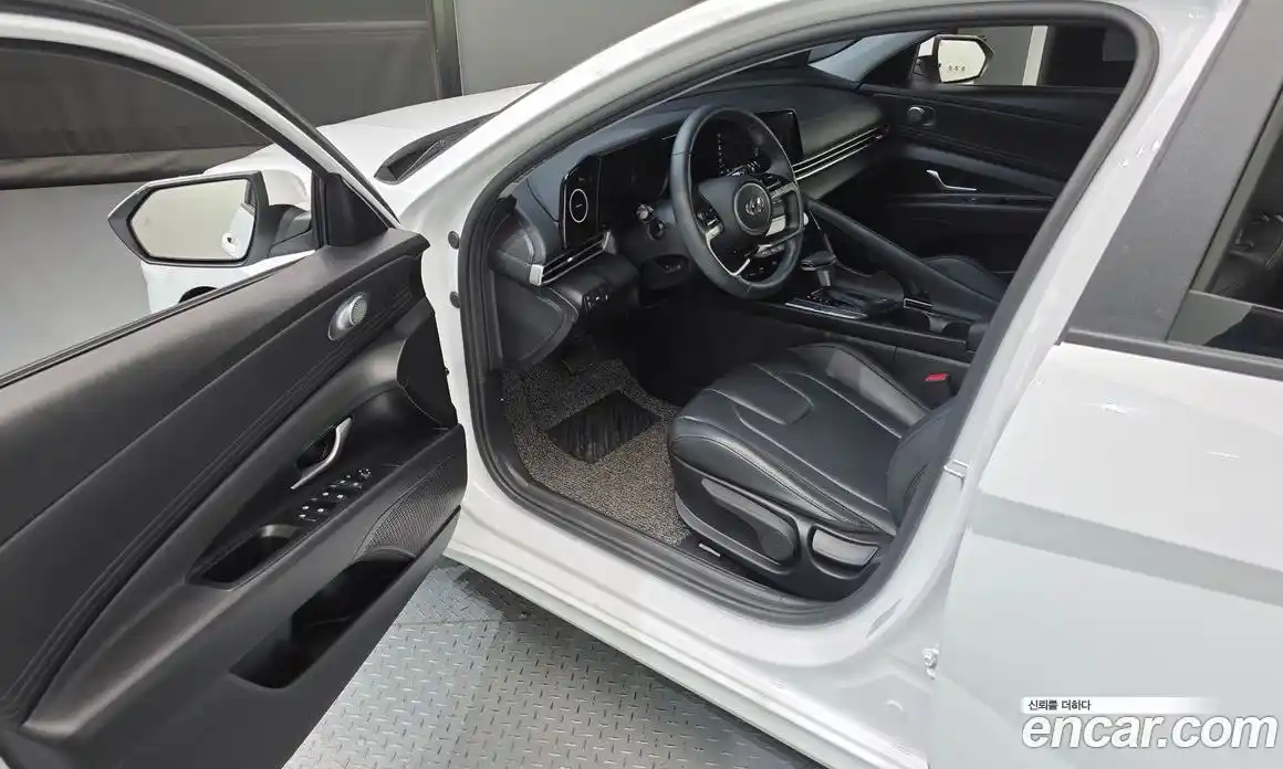 Hyundai Avante 2021 1.6 автомат (гидро), фото 13