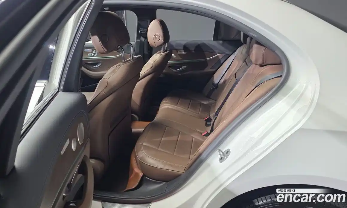 Mercedes-Benz E-Class 2021 2.0 гидро, фото 17