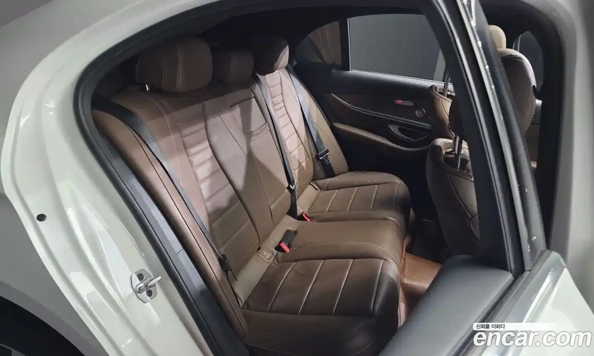 Mercedes-Benz E-Class 2021 2.0 гидро, фото 18