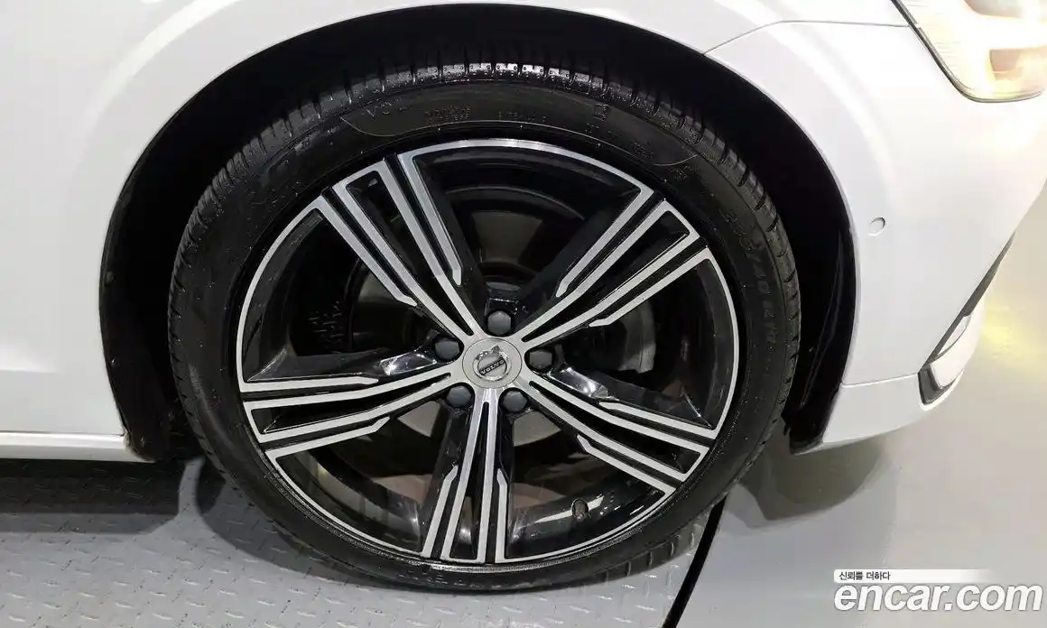 Volvo S60 2021 2.0 автомат (гидро), фото 7