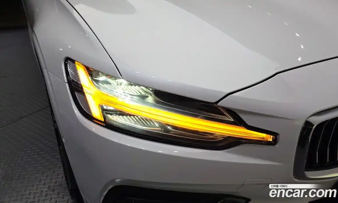 Volvo S60 2021 2.0 автомат (гидро), фото 8