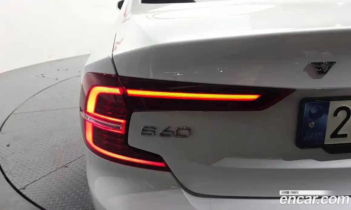 Volvo S60 2021 2.0 автомат (гидро), фото 9