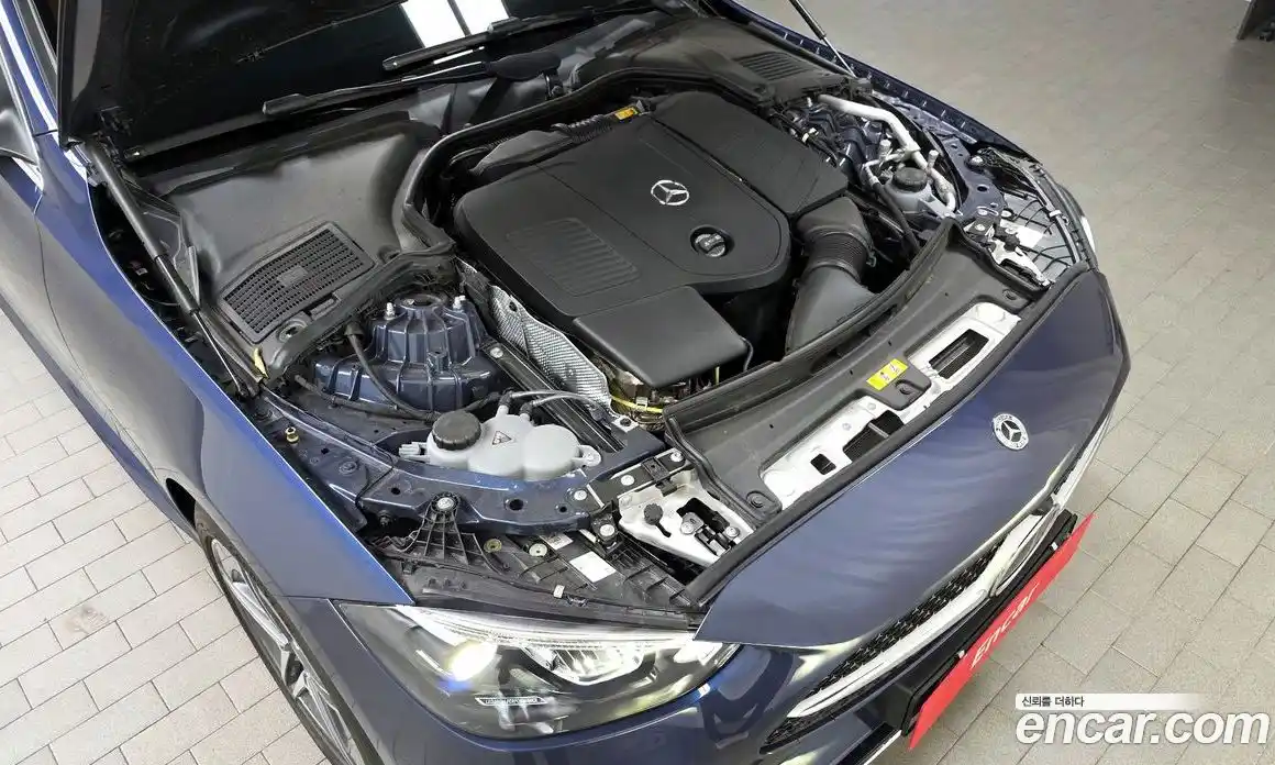 Mercedes-Benz C-Class 2025 2.0 гидро, фото 6