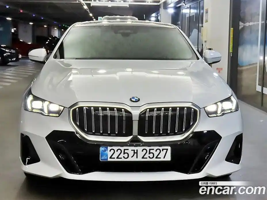 BMW 5-Series 2025 2.0 гидро, фото 3
