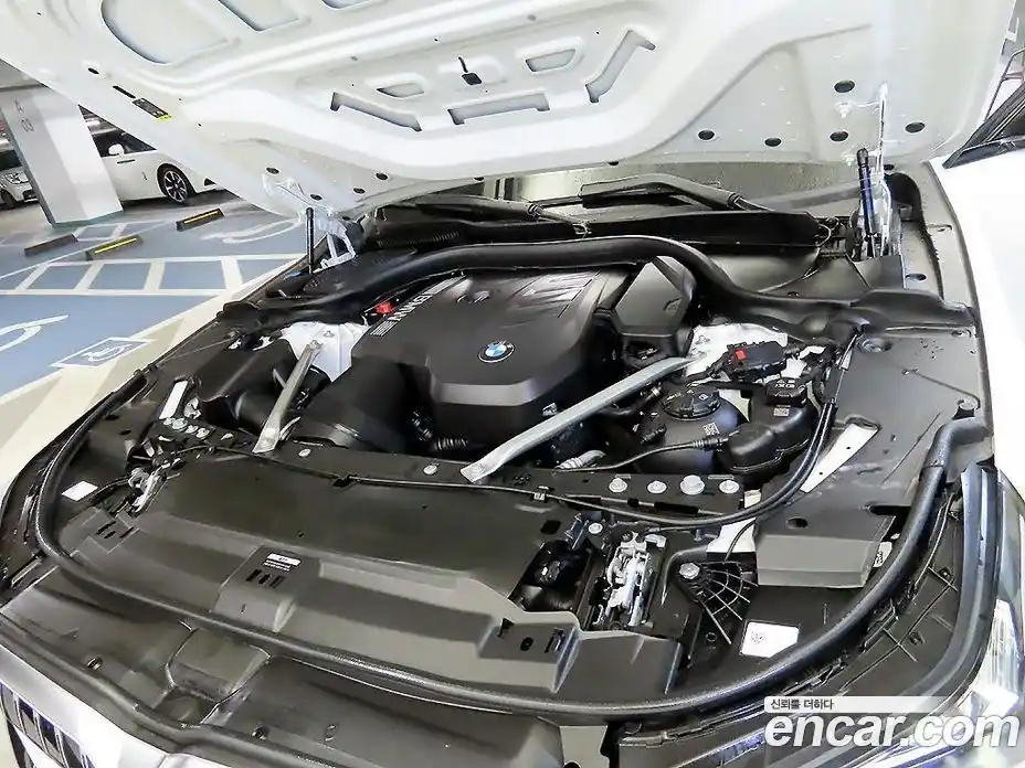 BMW 5-Series 2025 2.0 гидро, фото 6