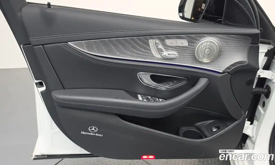 Mercedes-Benz E-Class 2023 2.0 гидро, фото 14