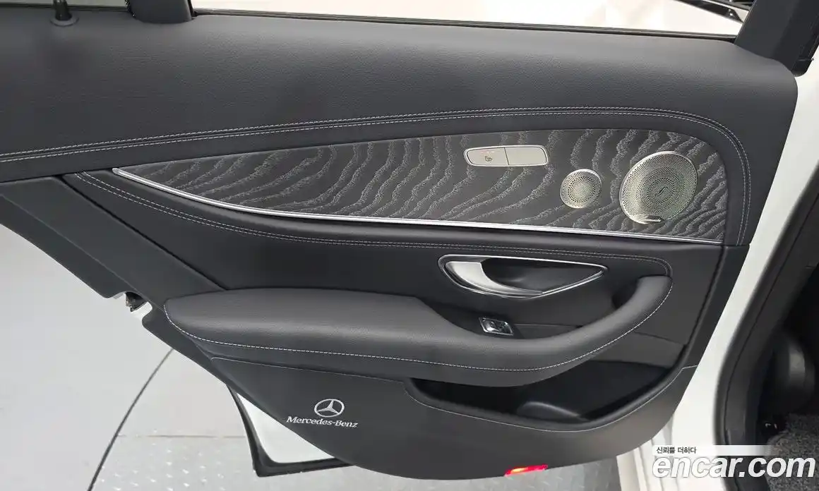 Mercedes-Benz E-Class 2023 2.0 гидро, фото 15