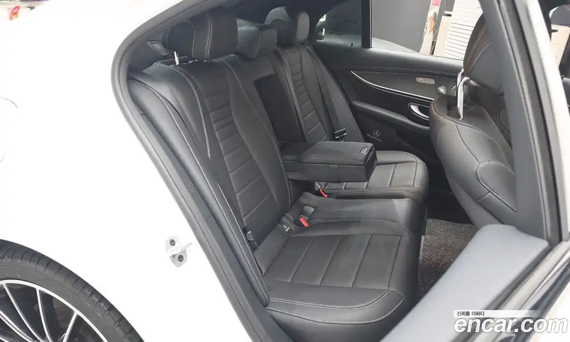 Mercedes-Benz E-Class 2023 2.0 гидро, фото 17