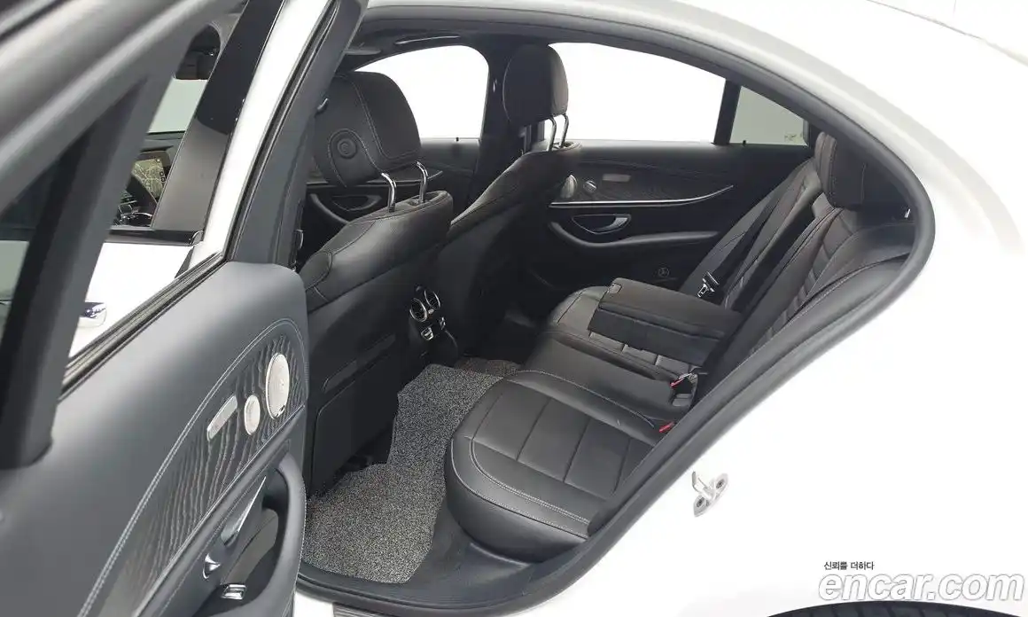 Mercedes-Benz E-Class 2023 2.0 гидро, фото 18