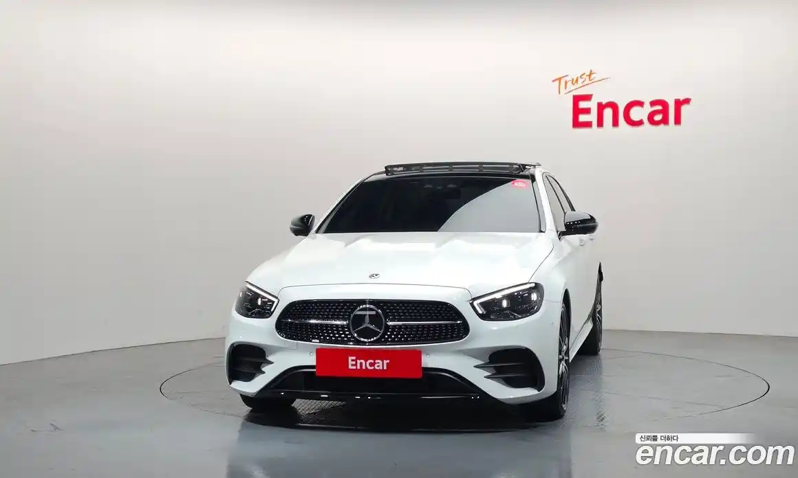 Mercedes-Benz E-Class 2023 2.0 гидро, фото 3