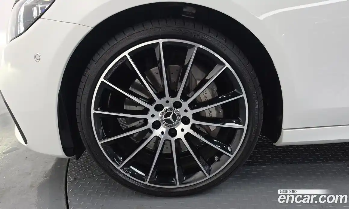 Mercedes-Benz E-Class 2023 2.0 гидро, фото 5