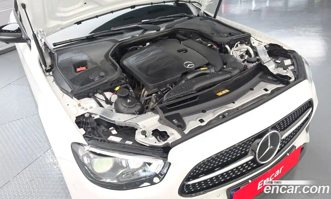 Mercedes-Benz E-Class 2023 2.0 гидро, фото 6