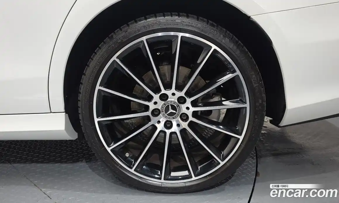Mercedes-Benz E-Class 2023 2.0 гидро, фото 7