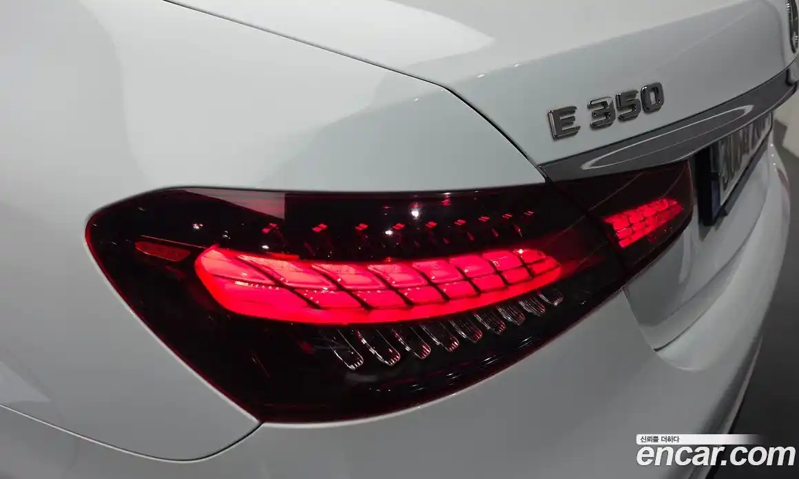 Mercedes-Benz E-Class 2023 2.0 гидро, фото 9