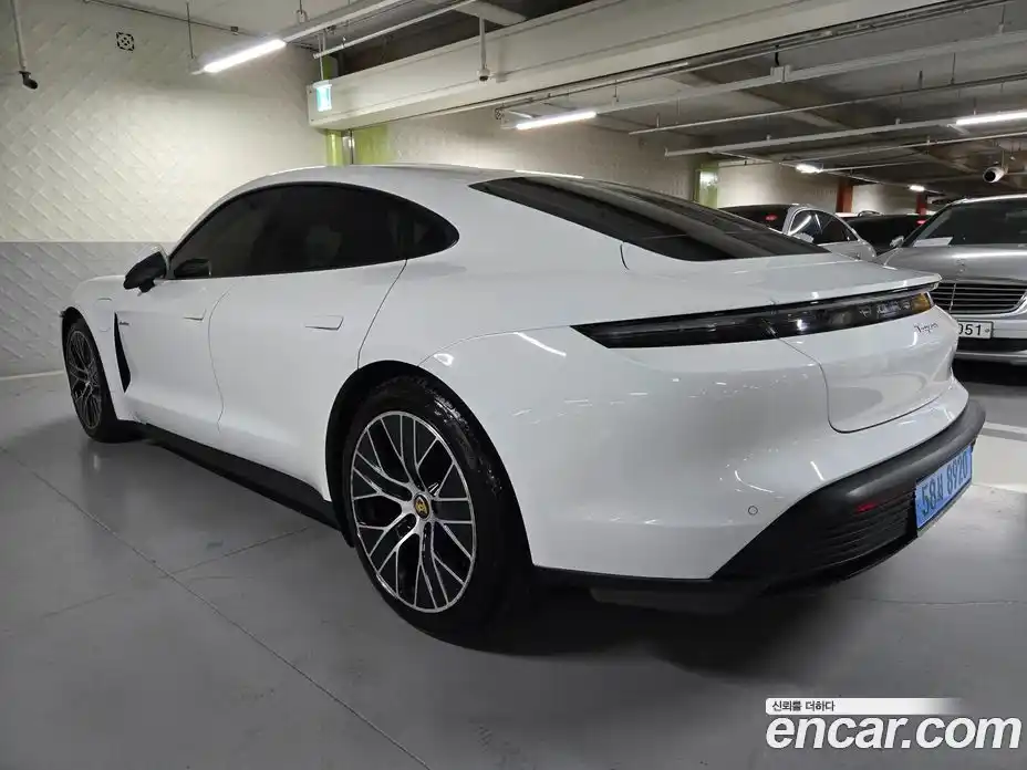 Porsche Taycan 2022 0.1 автомат (гидро), фото 4