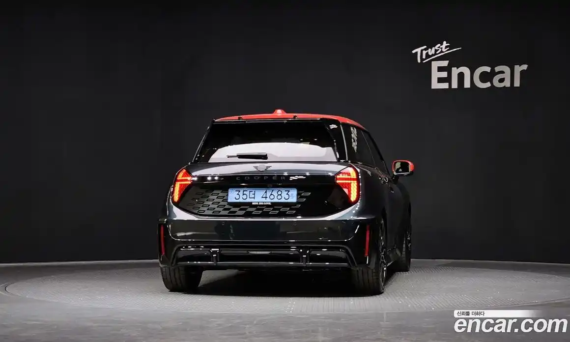 Mini Cooper 2025 0.1 автомат (гидро), фото 4