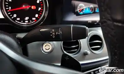 Mercedes-Benz E-Class 2018 2.0 автомат (гидро), миниатюра 12