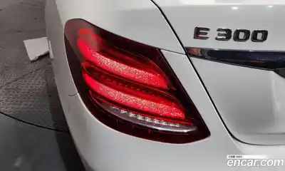 Mercedes-Benz E-Class 2018 2.0 автомат (гидро), миниатюра 9