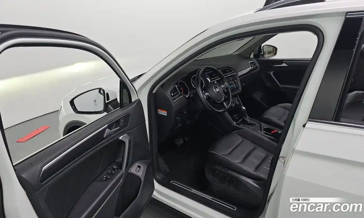 Volkswagen Tiguan 2020 2.0 автомат (гидро), фото 13