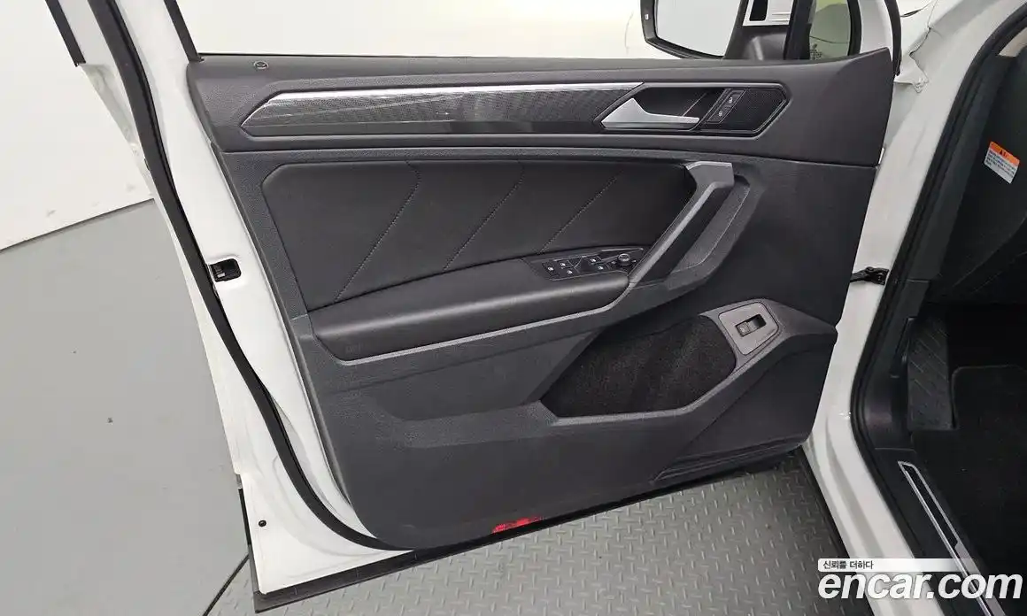 Volkswagen Tiguan 2020 2.0 автомат (гидро), фото 14