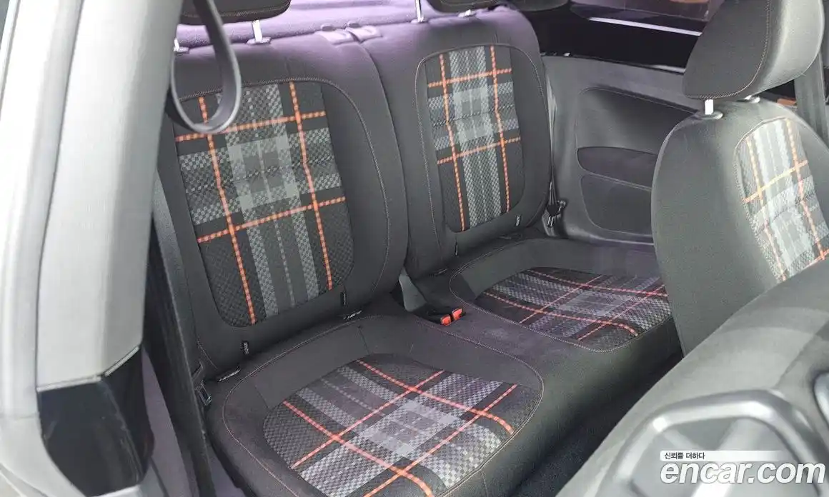 Volkswagen Beatle 2015 2.0 автомат (гидро), фото 12 Volkswagen Beatle 2015 2.0 автомат (гидро), фото 12