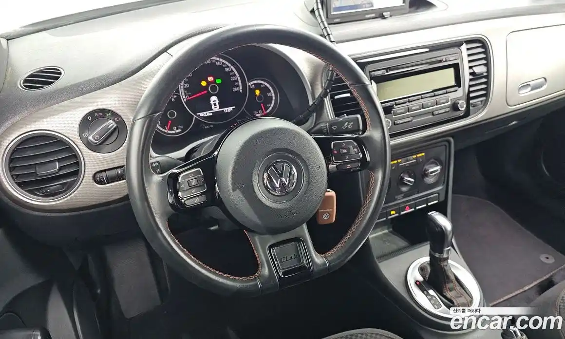 Volkswagen Beatle 2015 2.0 автомат (гидро), фото 13 Volkswagen Beatle 2015 2.0 автомат (гидро), фото 13