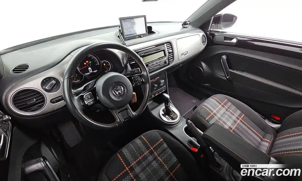 Volkswagen Beatle 2015 2.0 автомат (гидро), фото 7 Volkswagen Beatle 2015 2.0 автомат (гидро), фото 7