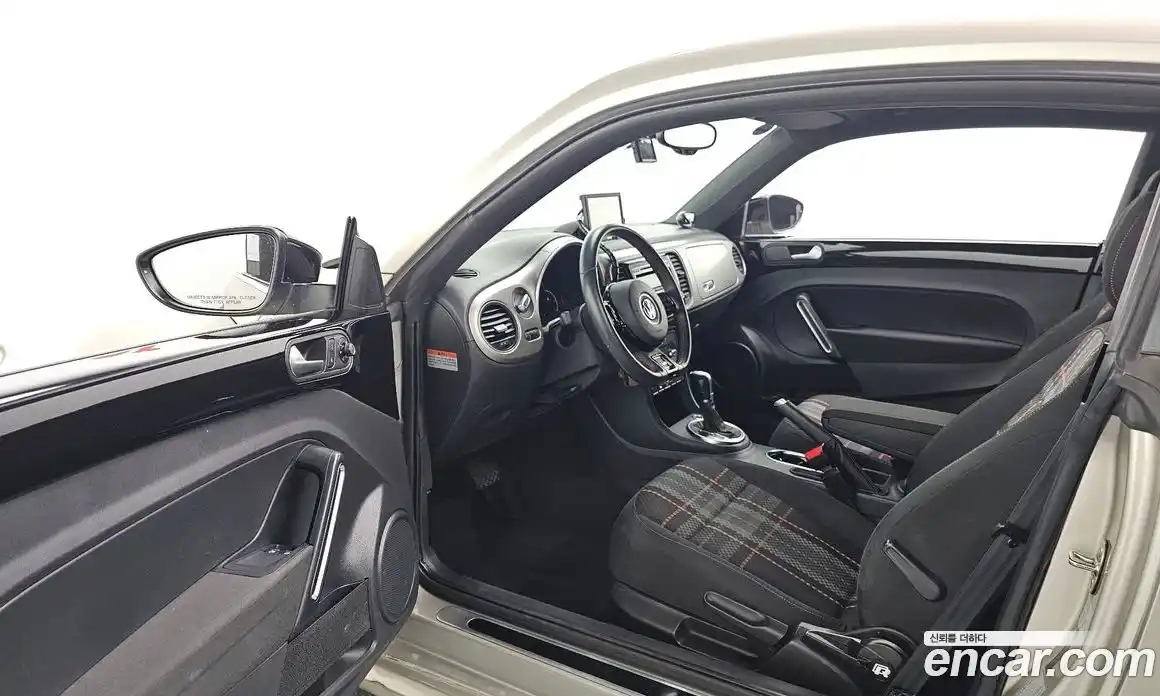 Volkswagen Beatle 2015 2.0 автомат (гидро), фото 10 Volkswagen Beatle 2015 2.0 автомат (гидро), фото 10