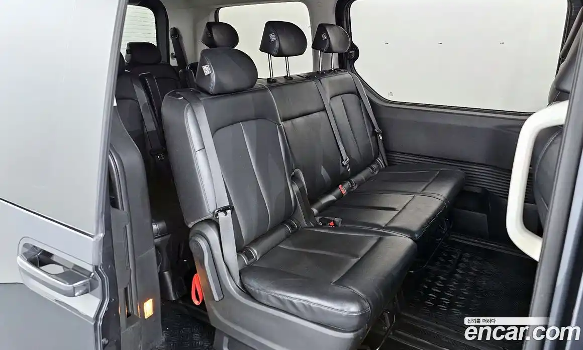 Hyundai Staria 2023 2.2 гидро, фото 11