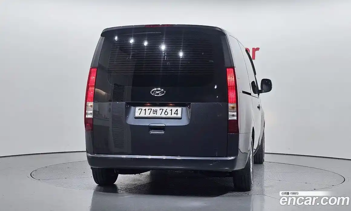 Hyundai Staria 2023 2.2 гидро, фото 4