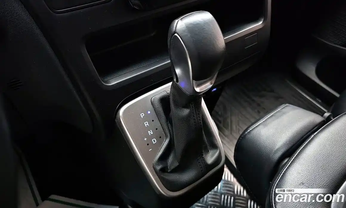 Hyundai Staria 2023 2.2 гидро, фото 9