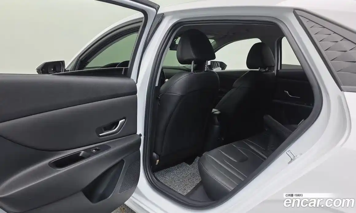 Hyundai Avante 2023 1.6 автомат (гидро), фото 18
