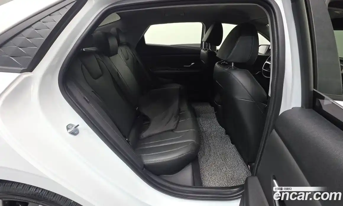 Hyundai Avante 2023 1.6 автомат (гидро), фото 19
