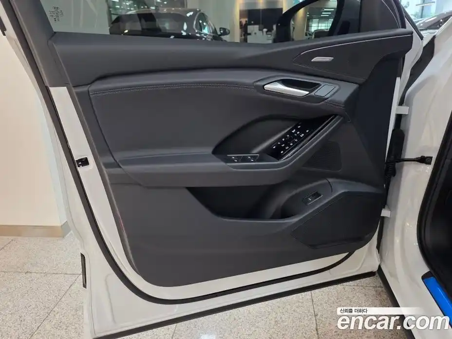 Audi Q6 e-tron 2025 автомат (гидро), фото 11
