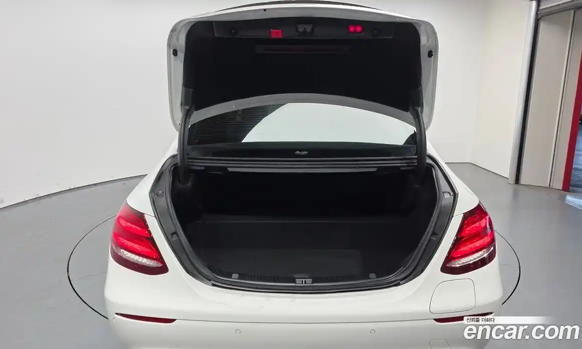 Mercedes-Benz E-Class 2020 2.0 гидро, фото 26