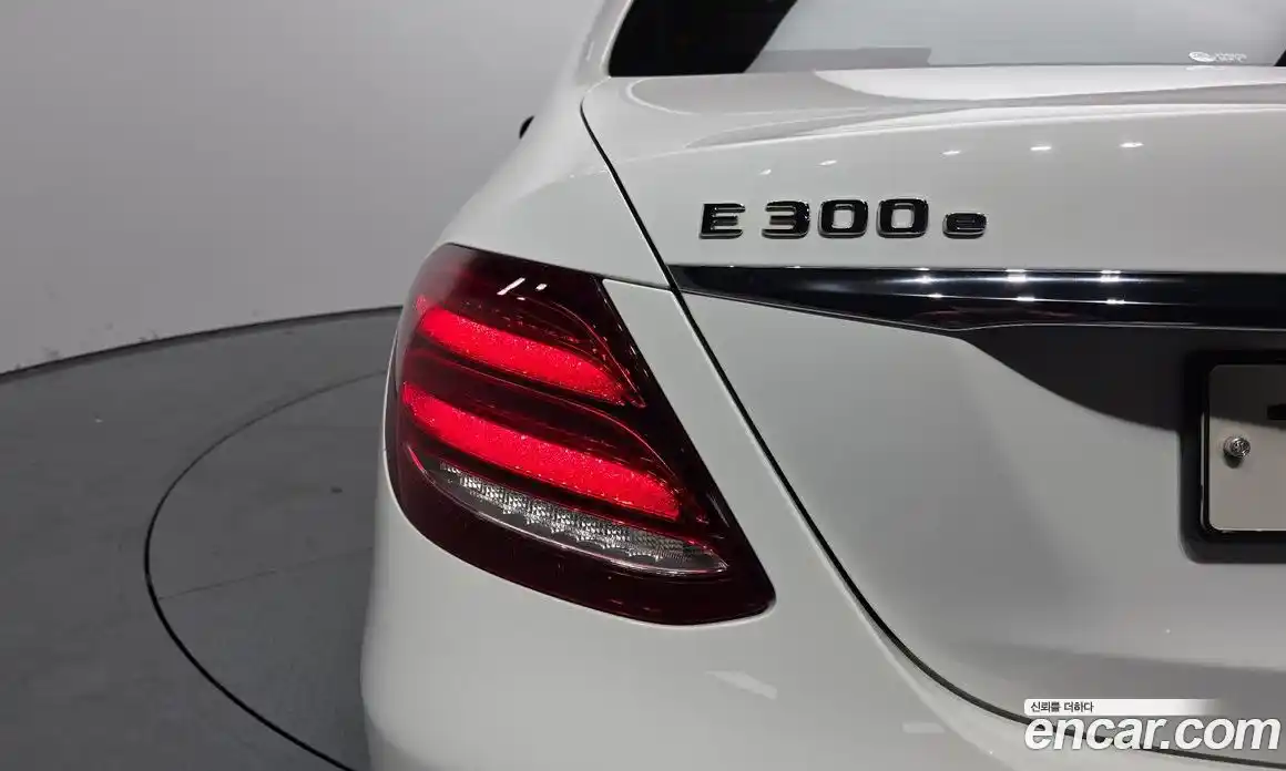 Mercedes-Benz E-Class 2020 2.0 гидро, фото 9