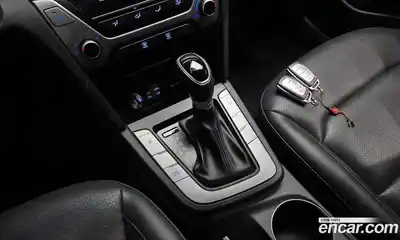 Hyundai Avante 2017 1.6 автомат (гидро), миниатюра 12
