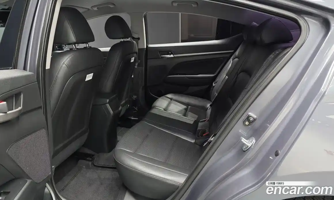 Hyundai Avante 2017 1.6 автомат (гидро), фото 16