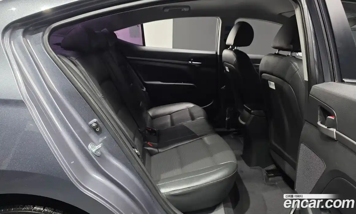 Hyundai Avante 2017 1.6 автомат (гидро), фото 18