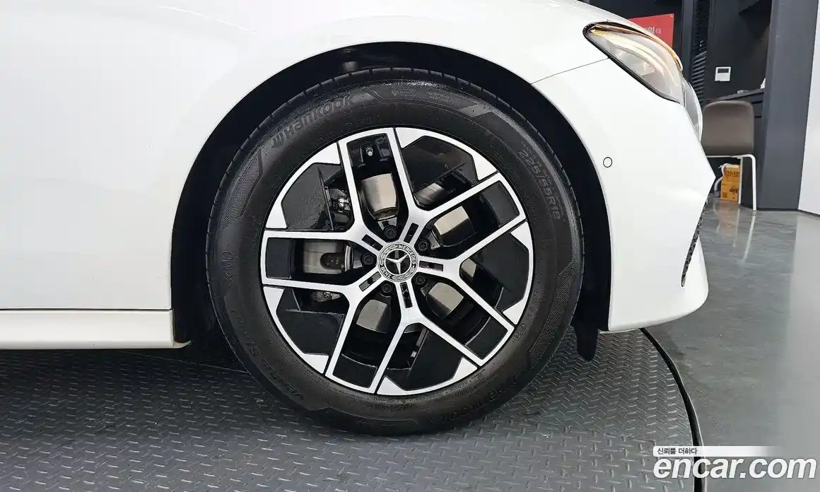 Mercedes-Benz E-Class 2025 2.0 гидро, фото 7
