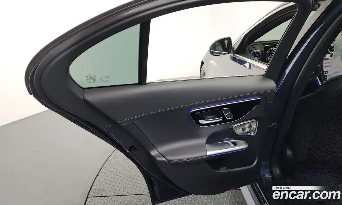 Mercedes-Benz C-Class 2024 2.0 гидро, фото 15