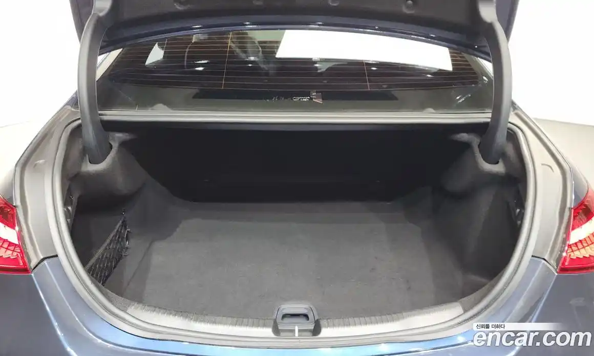 Mercedes-Benz C-Class 2024 2.0 гидро, фото 25