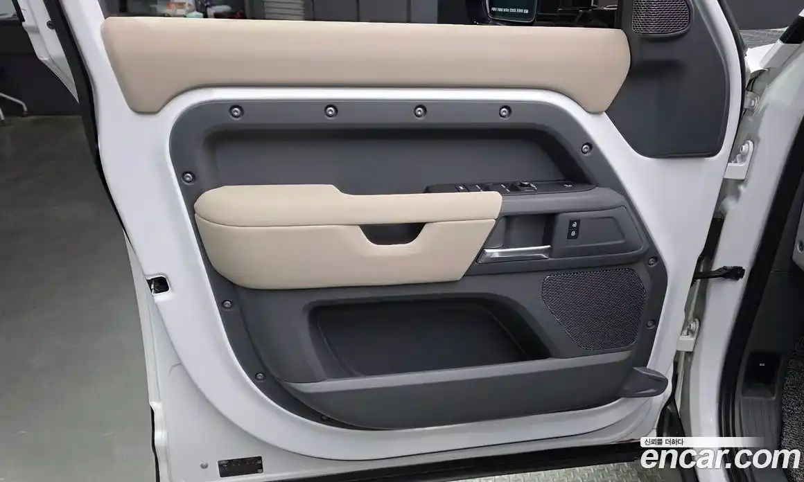 Land Rover Defender 2021 3.0 автомат (гидро), фото 14