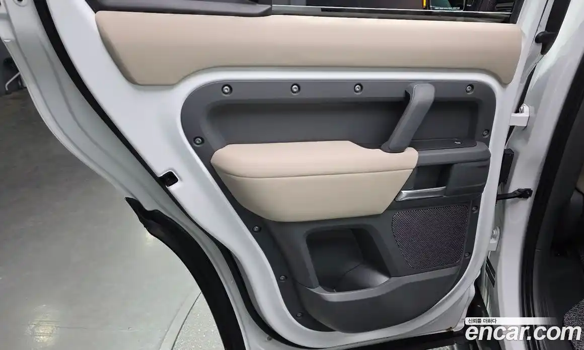 Land Rover Defender 2021 3.0 автомат (гидро), фото 15