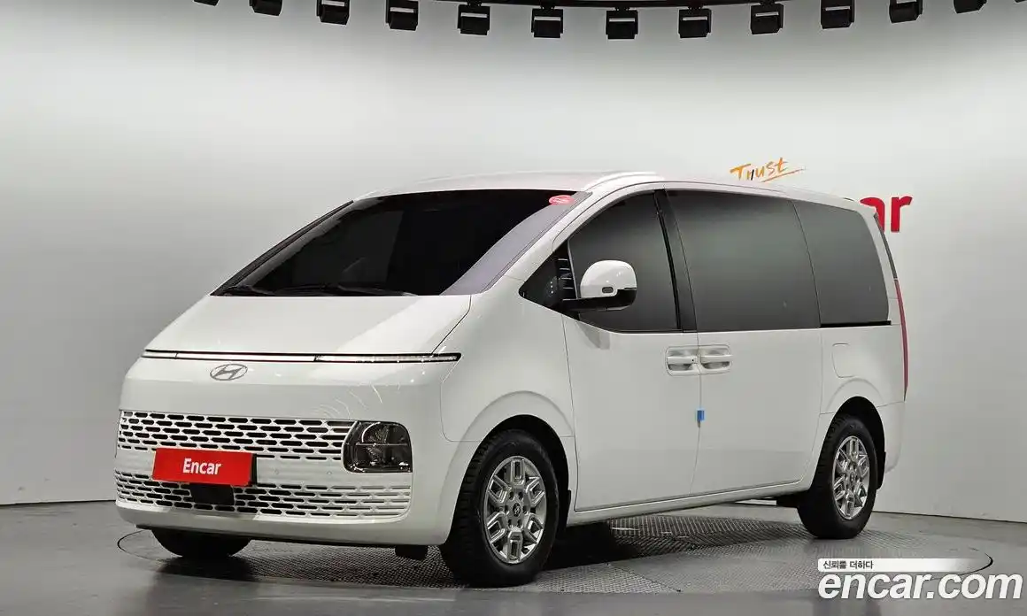 Hyundai Staria 2025 2.2 гидро, фото 1