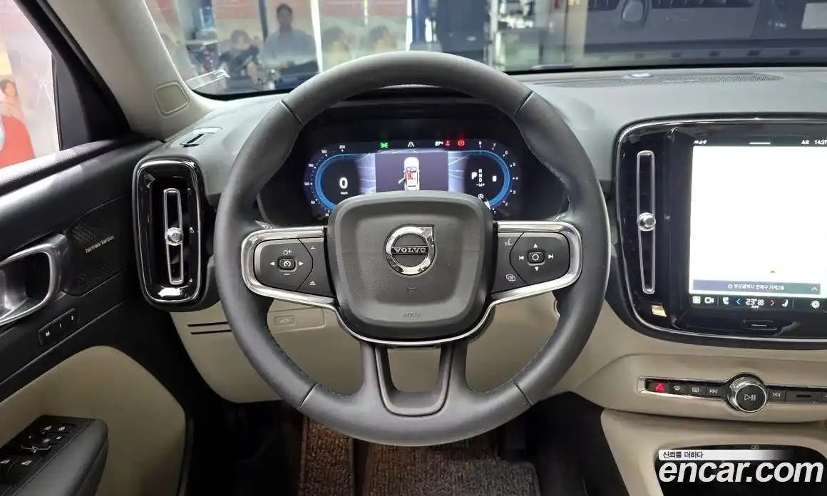 Volvo XC40 2024 2.0 автомат (гидро), фото 19