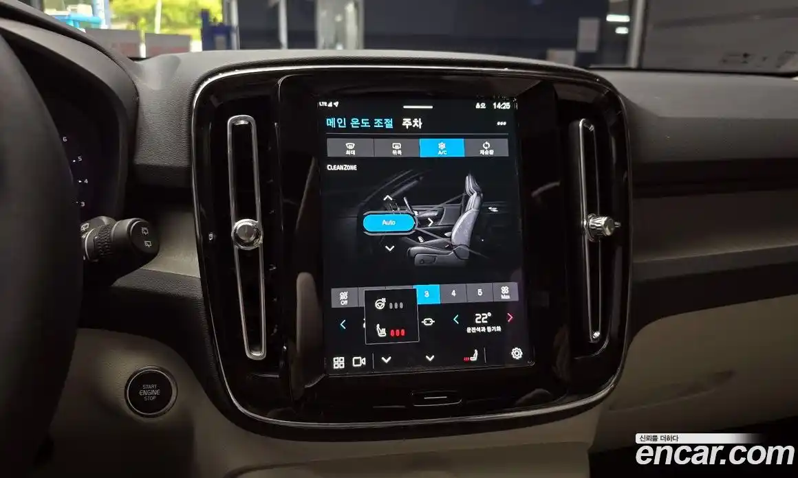 Volvo XC40 2024 2.0 автомат (гидро), фото 22
