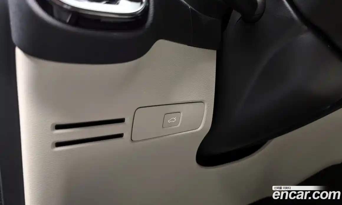 Volvo XC40 2024 2.0 автомат (гидро), фото 26