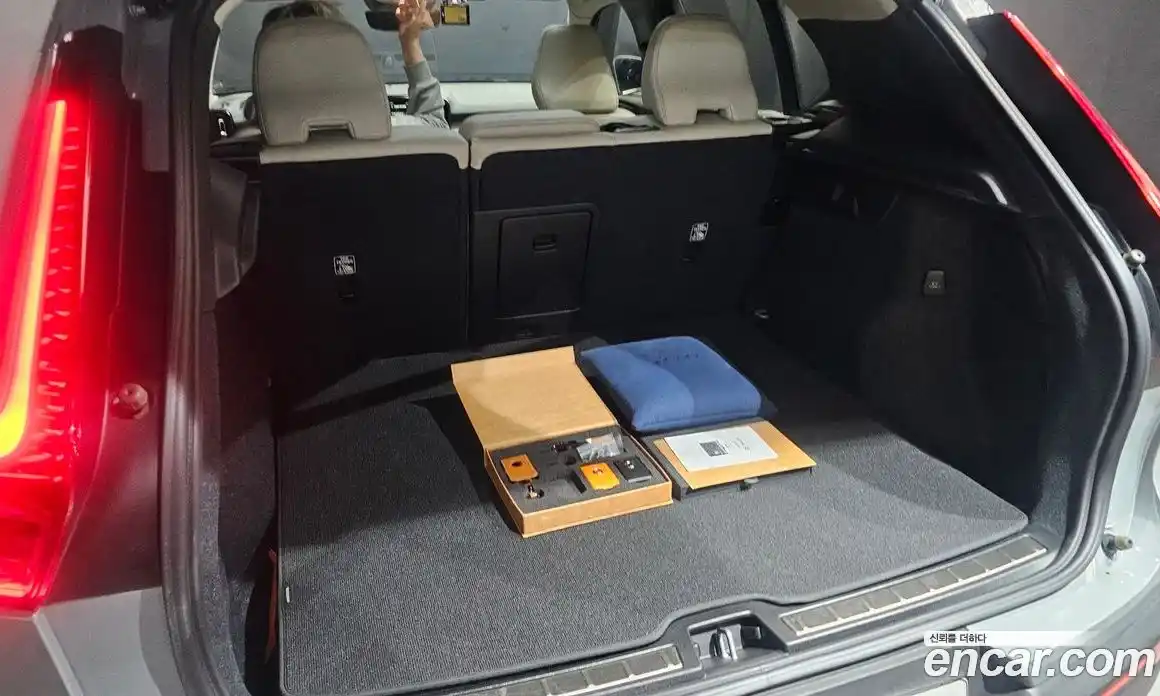 Volvo XC40 2024 2.0 автомат (гидро), фото 30