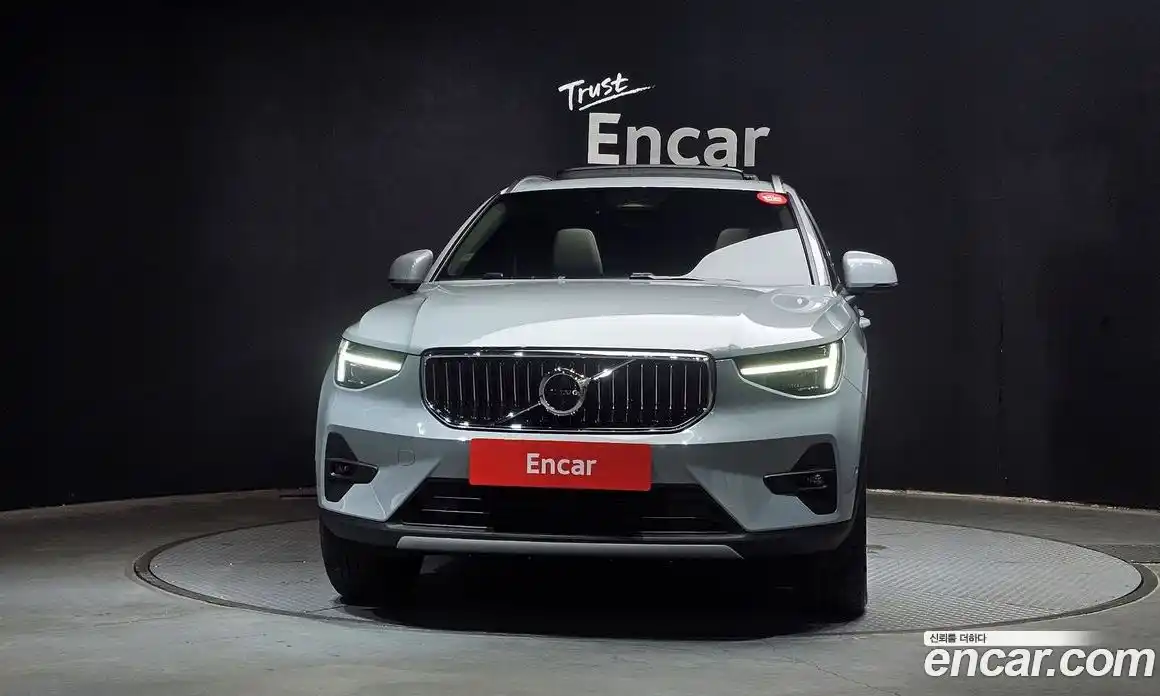 Volvo XC40 2024 2.0 автомат (гидро), фото 3
